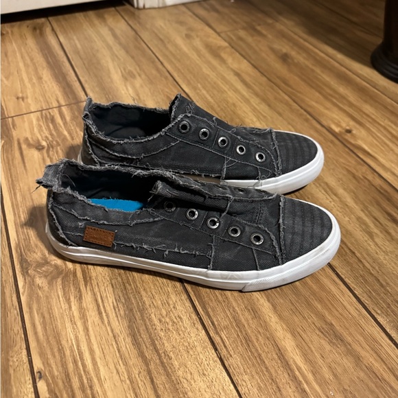 Malibu Charcoal Distressed Slip-On Sneakers women's size 9 - Picture 1 of 13